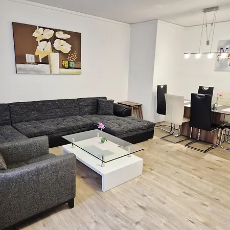 New Center 1 Apartment *